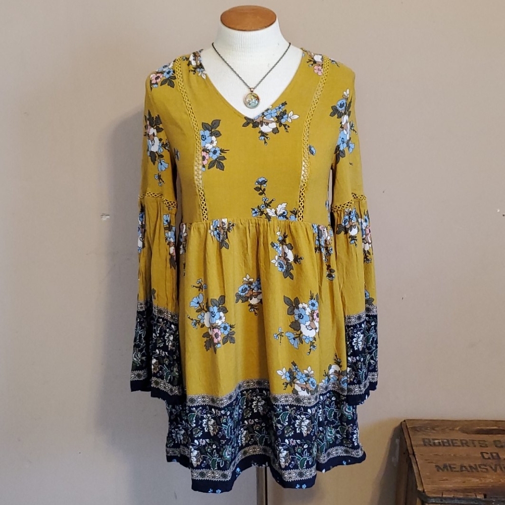 Love riche long-sleeve mustard floral dress  size Large